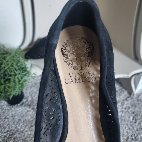 *HP* Vince Camuto Black Suede Cut-Out Flats - Picture 6 of 7